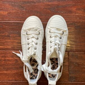 Blowfish Malibu white sneakers size 7.5